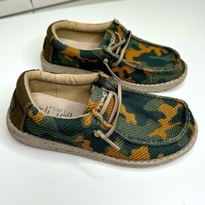 Hey Dude Youth Wally Camo Shoes Size 13 Boys Unisex Slip On Comfort